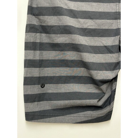 Lululemon Shorts Mens 38 Grey Striped Athletica Kahuna Bermuda Golf Performance - Picture 6 of 13